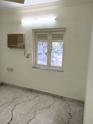 Room in 1 BHK Apartment at Vile Parle East – for Rent