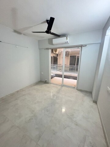 Room in 2 BHK Apartment at Signature Global City, Sector 37d – for Rent