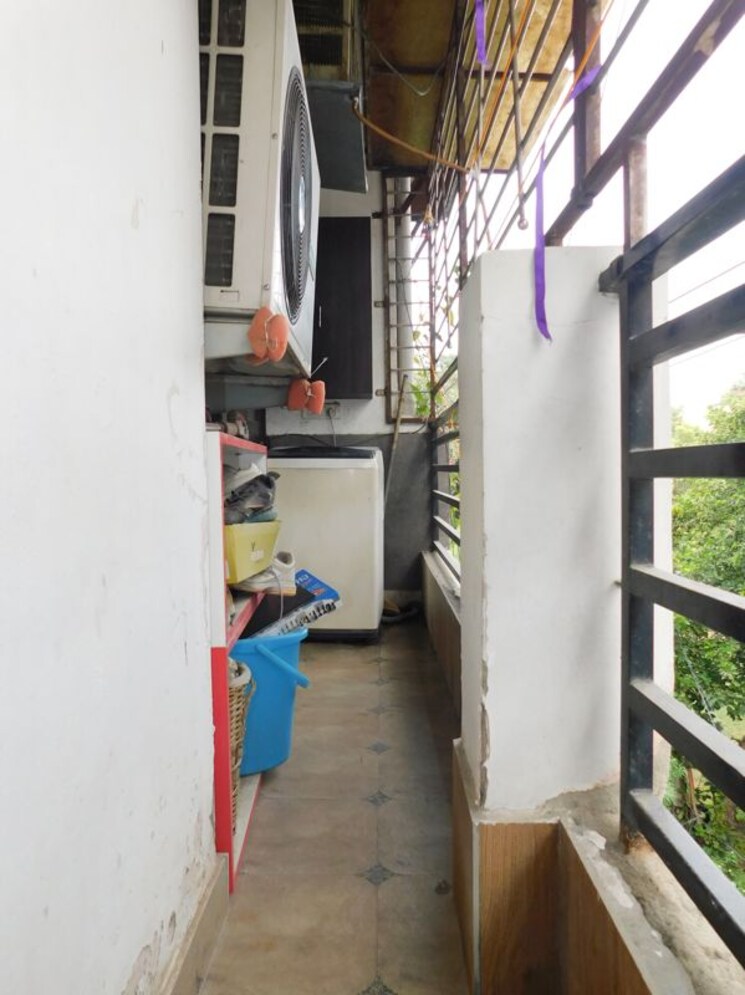 Balcony, east of kailash 3 Bedroom 200 Sq.Yd. Builder Floor In East Of Kailash Delhi 9760271