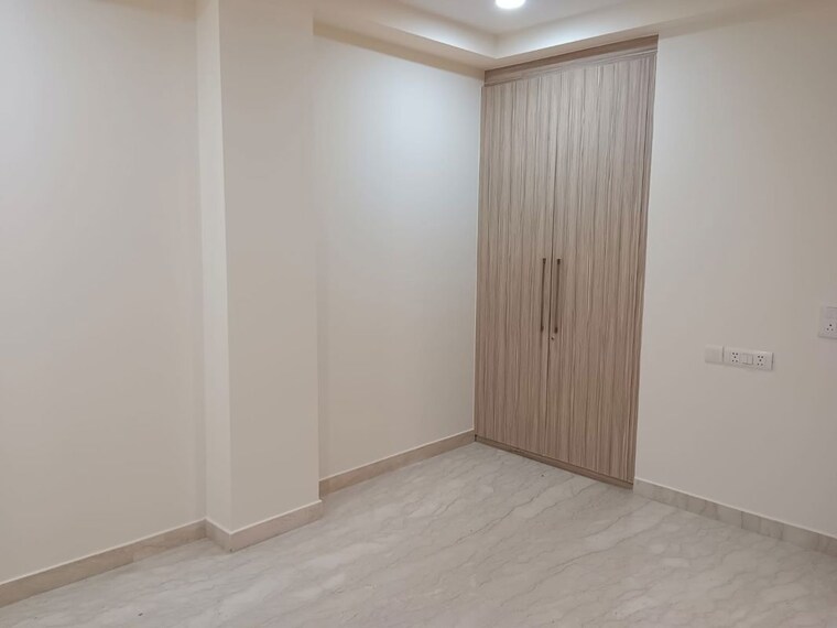 Room, dlf-queens-court 3 Bedroom 300 Sq.Yd. Builder Floor In Greater Kailash ii Delhi 9760408