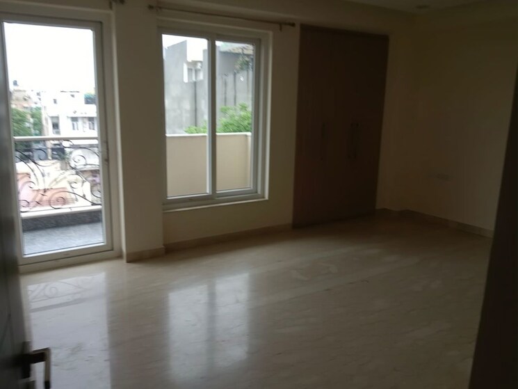 Room, dlf-queens-court 3 Bedroom 300 Sq.Yd. Builder Floor In Greater Kailash ii Delhi 9760408