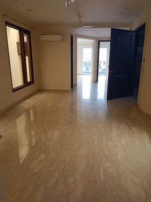 Room in 3 BHK Builder Floor at DLF Queens Court, Greater Kailash ii – for Rent