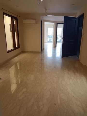 Room in 3 BHK Builder Floor at DLF Queens Court, Greater Kailash ii – for Rent