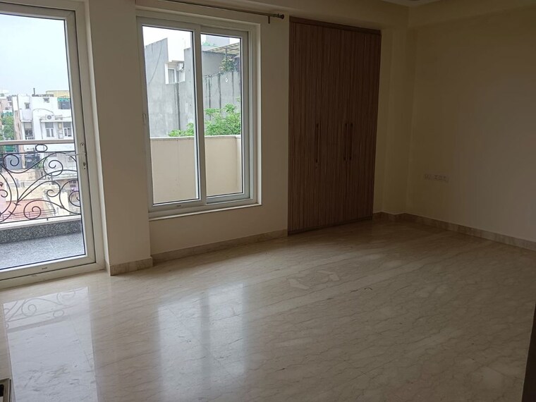 Room, dlf-queens-court 3 Bedroom 300 Sq.Yd. Builder Floor In Greater Kailash ii Delhi 9760408