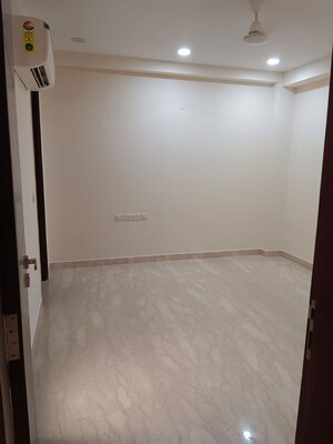 Room in 3 BHK Builder Floor at DLF Queens Court, Greater Kailash ii – for Rent