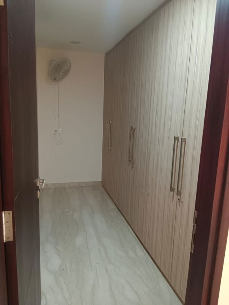 Bathroom, dlf-queens-court 3 Bedroom 300 Sq.Yd. Builder Floor In Greater Kailash ii Delhi 9760408