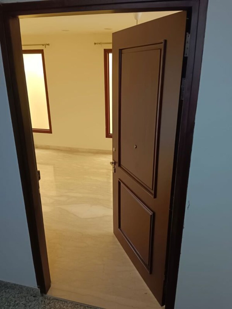 Room, dlf-queens-court 3 Bedroom 300 Sq.Yd. Builder Floor In Greater Kailash ii Delhi 9760408