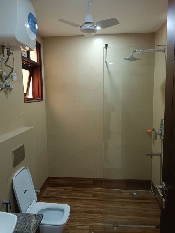 3 BHK + Pooja Room 300 Sq.Yd. Builder Floor in DLF Queens Court