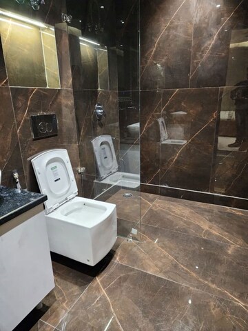 Furnished Amenities in 4 BHK Penthouse at Vaibhav Khand – for Sale