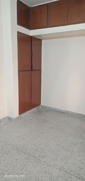 Room in 3 BHK Apartment at Vasant Kunj – for Rent