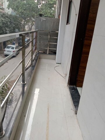 Balcony in 1 BHK Builder Floor at Ansal Sushant Lok I, Sector 43 – for Rent