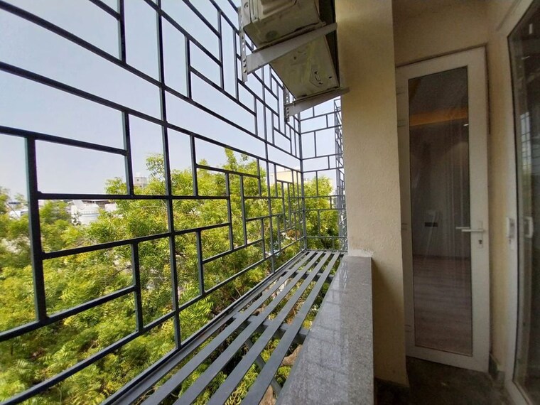 Balcony, greater kailash 3 Bedroom 250 Sq.Yd. Builder Floor In Greater Kailash Delhi 9760655