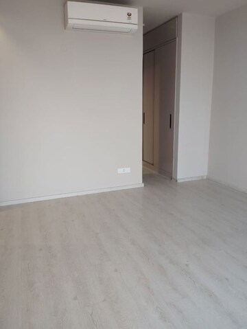 Room in 3.5 BHK Apartment at M3M Heights, Sector 65 – for Rent