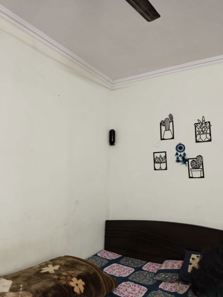 Room, sector 24 1 Bedroom 533 Sq.Ft. Builder Floor In Sector 24 Gurgaon 9760600