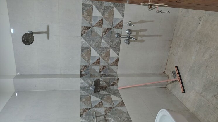 Bathroom, metro-suites-glitz 3 Bedroom 1650 Sq.Ft. Apartment In Vasundhara Sector 2 Ghaziabad 9414548