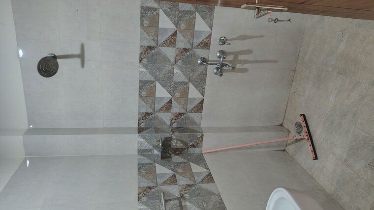 Bathroom, metro-suites-glitz 3 Bedroom 1650 Sq.Ft. Apartment In Vasundhara Sector 2 Ghaziabad 9414548