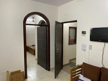 Building Lobby in 1 BHK Builder Floor at Ansal Sushant Lok I, Sector 43 – for Rent