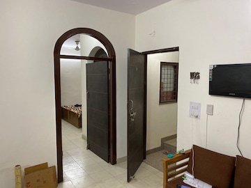 Building Lobby in 1 BHK Builder Floor at Ansal Sushant Lok I, Sector 43 – for Rent