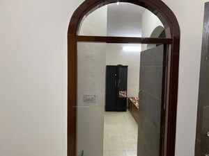 Building Lobby in 1 BHK Builder Floor at Ansal Sushant Lok I, Sector 43 – for Rent