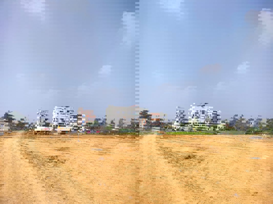 Plot For Sale in Manneguda