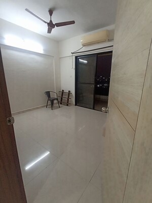 Room in 2 BHK Apartment at Magarpatta Annex, Hadapsar – for Rent