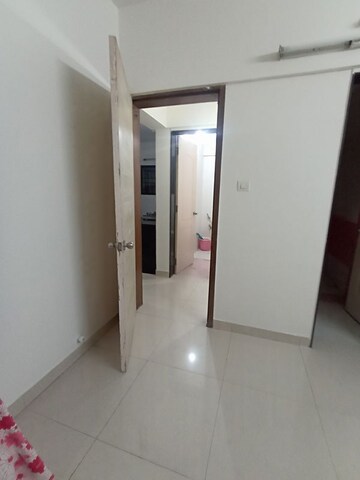 Room in 2 BHK Apartment at Magarpatta Annex, Hadapsar – for Rent