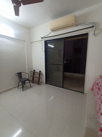 Room in 2 BHK Apartment at Magarpatta Annex, Hadapsar – for Rent
