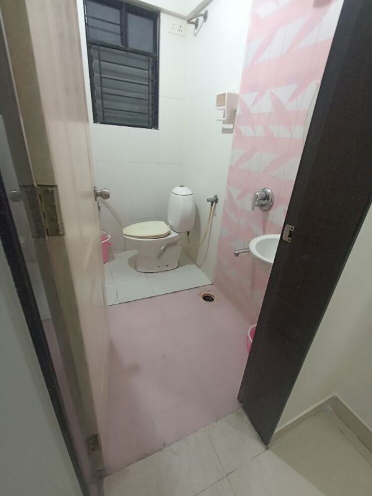 Attached Bathroom, magarpatta-annex 2 Bedroom 850 Sq.Ft. Apartment In Hadapsar Pune 9649853