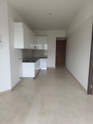 Room in 3 BHK Apartment at Shapoorji Pallonji Vicinia, Powai – for Rent