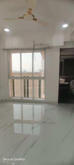 Room in 2 BHK Apartment at Nahar Amaryllis Towers and Plaza, Chandivali – for Rent