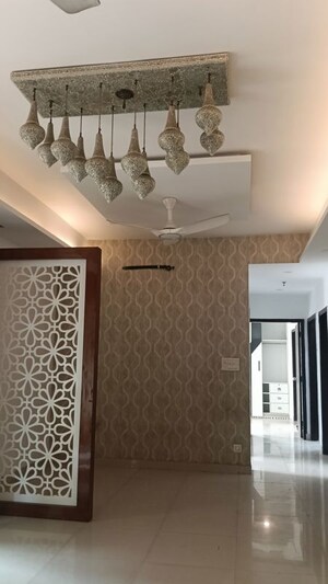 Room in 3 BHK Apartment at Mahagun Mirabella, Sector 79 – for Rent