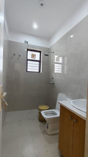 Bathroom in 3.5 BHK Builder Floor at Uday Arden 45, Sector 45 – for Rent