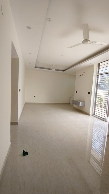 Room in 3.5 BHK Builder Floor at Uday Arden 45, Sector 45 – for Rent