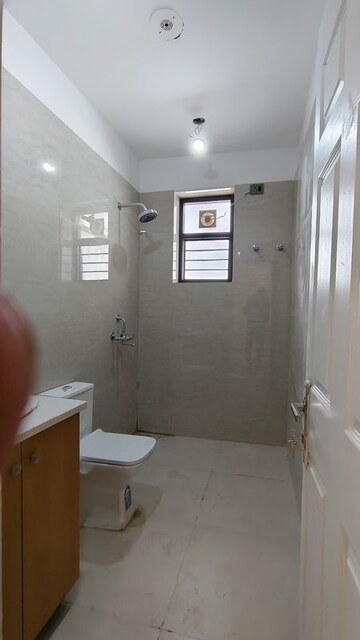 Bathroom in 3.5 BHK Builder Floor at Uday Arden 45, Sector 45 – for Rent