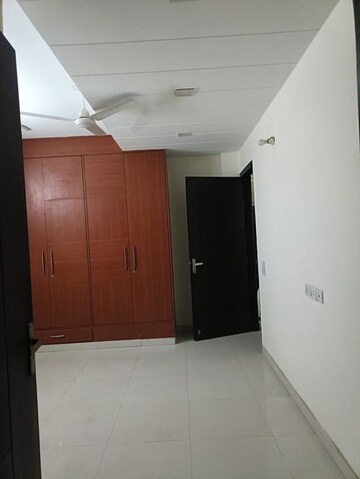 Bathroom in 3.5 BHK Builder Floor at Uday Arden 45, Sector 45 – for Rent