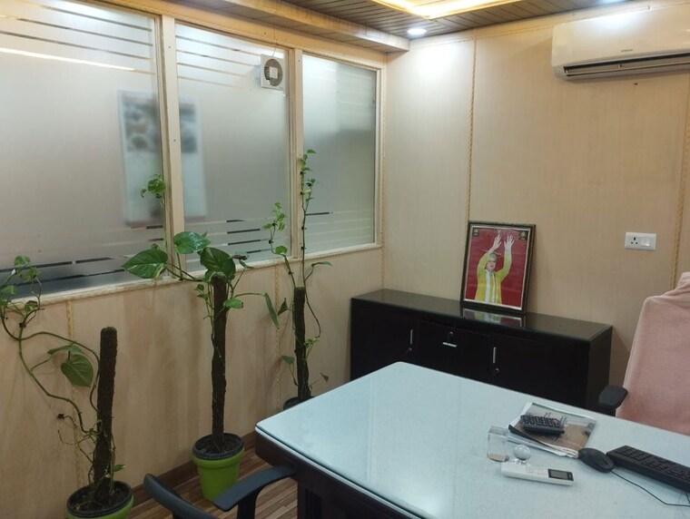Team Area, mehrauli Commercial Office Space 600 Sq.Ft. In Mehrauli Delhi 9740303