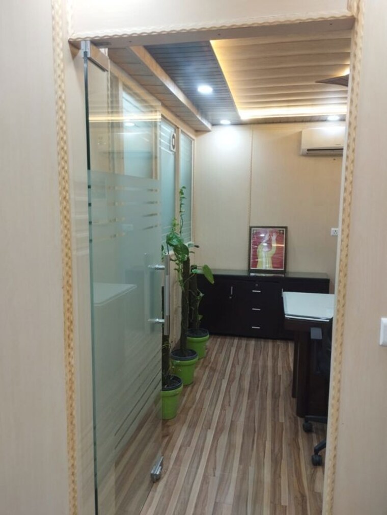 Team Area, mehrauli Commercial Office Space 600 Sq.Ft. In Mehrauli Delhi 9740303