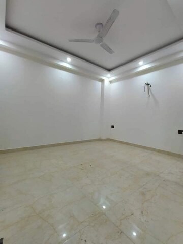 Room in 2 BHK Builder Floor at Saket – for Rent