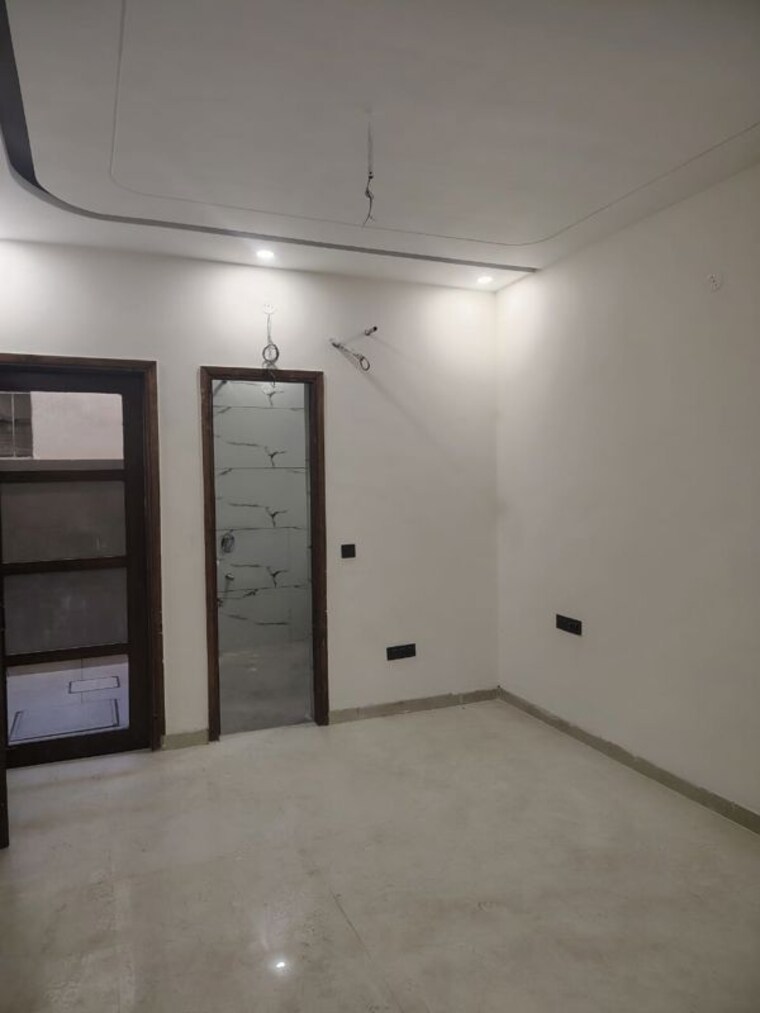 Room, dhakoli 6 Bedroom 215 Sq.Ft. Independent House In Dhakoli Zirakpur 9761800