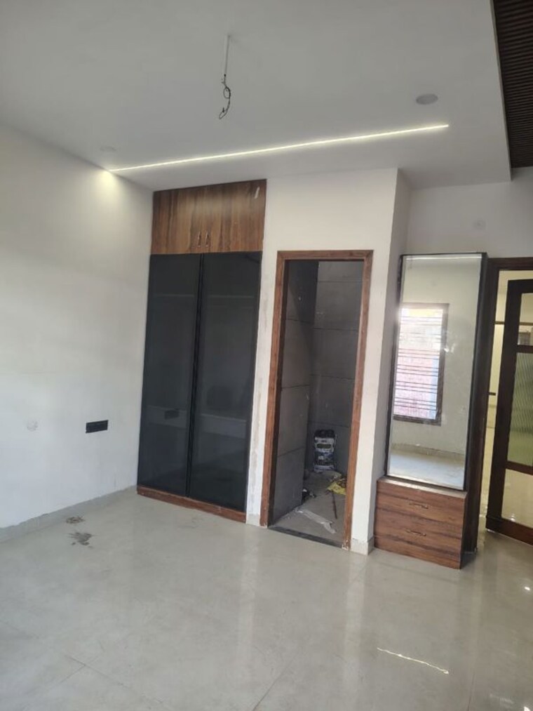 Room, dhakoli 6+ Bedroom 215 Sq.Yd. Independent House In Dhakoli Zirakpur 9761823
