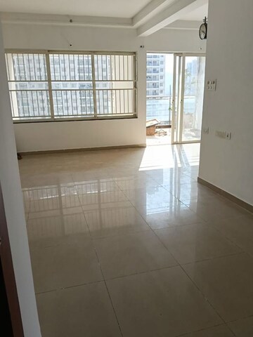 Room in 3 BHK Apartment at Kolte Patil Life Republic, Hinjewadi – for Rent