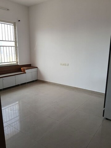 Room in 3 BHK Apartment at Kolte Patil Life Republic, Hinjewadi – for Rent