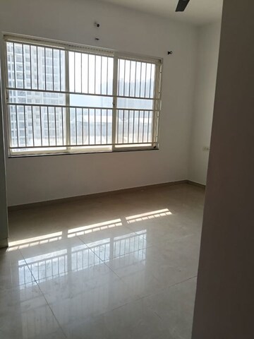 Room in 3 BHK Apartment at Kolte Patil Life Republic, Hinjewadi – for Rent