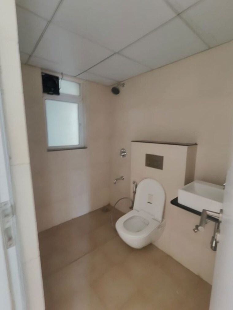 Bathroom, dlf phase ii 3 Bedroom 1935 Sq.Ft. Independent House In Dlf Phase ii Gurgaon 9759348