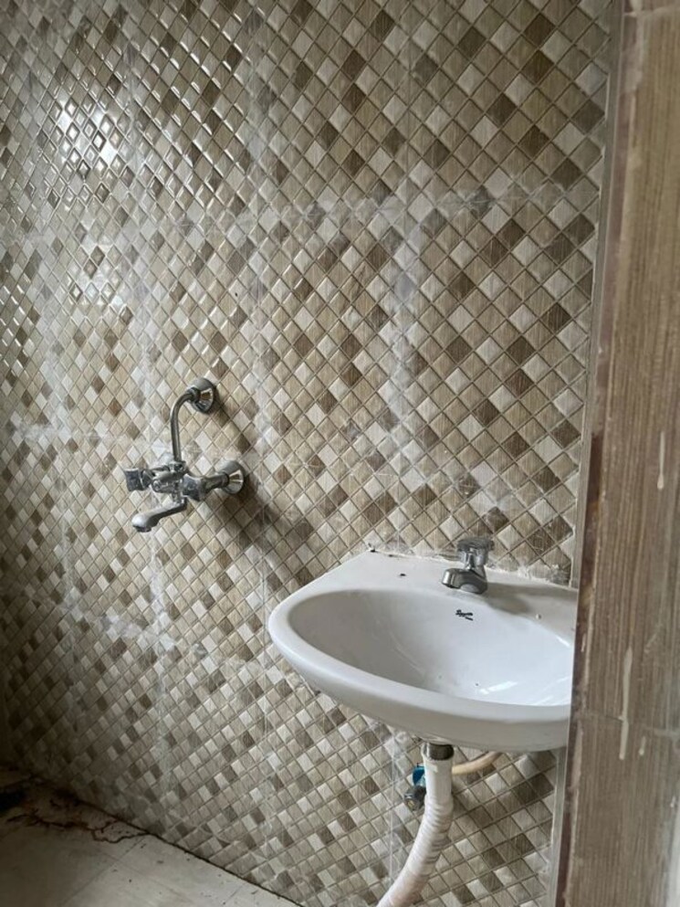 Bathroom, chinar park 2 Bedroom 810 Sq.Ft. Apartment In Chinar Park Kolkata 9761892