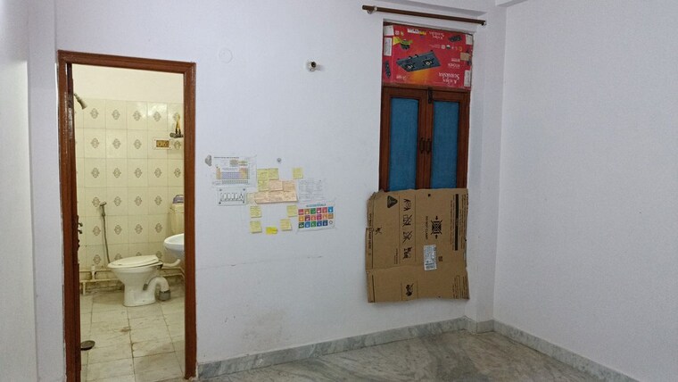 Room, vaishali sector 4 2 Bedroom 950 Sq.Ft. Builder Floor In Vaishali Sector 4 Ghaziabad 9761908