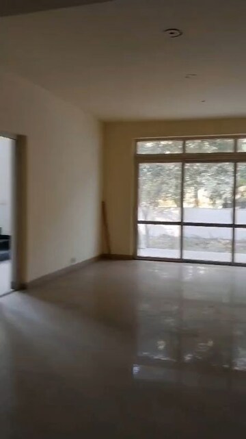 Room in 4 BHK Apartment at BPTP Parklands Villa, Sector 88 – for Sale