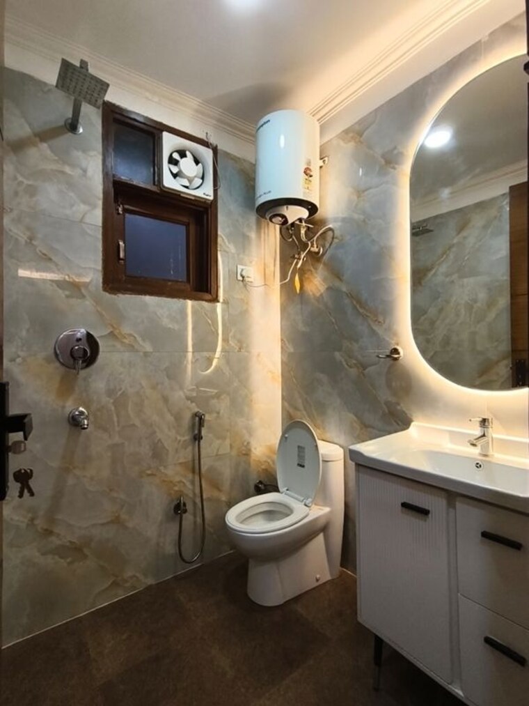 Bathroom, saket 2 Bedroom 950 Sq.Ft. Builder Floor In Saket Delhi 9761947