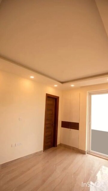Room in 3 BHK Apartment at Puri Pratham, Sector 84 – for Rent