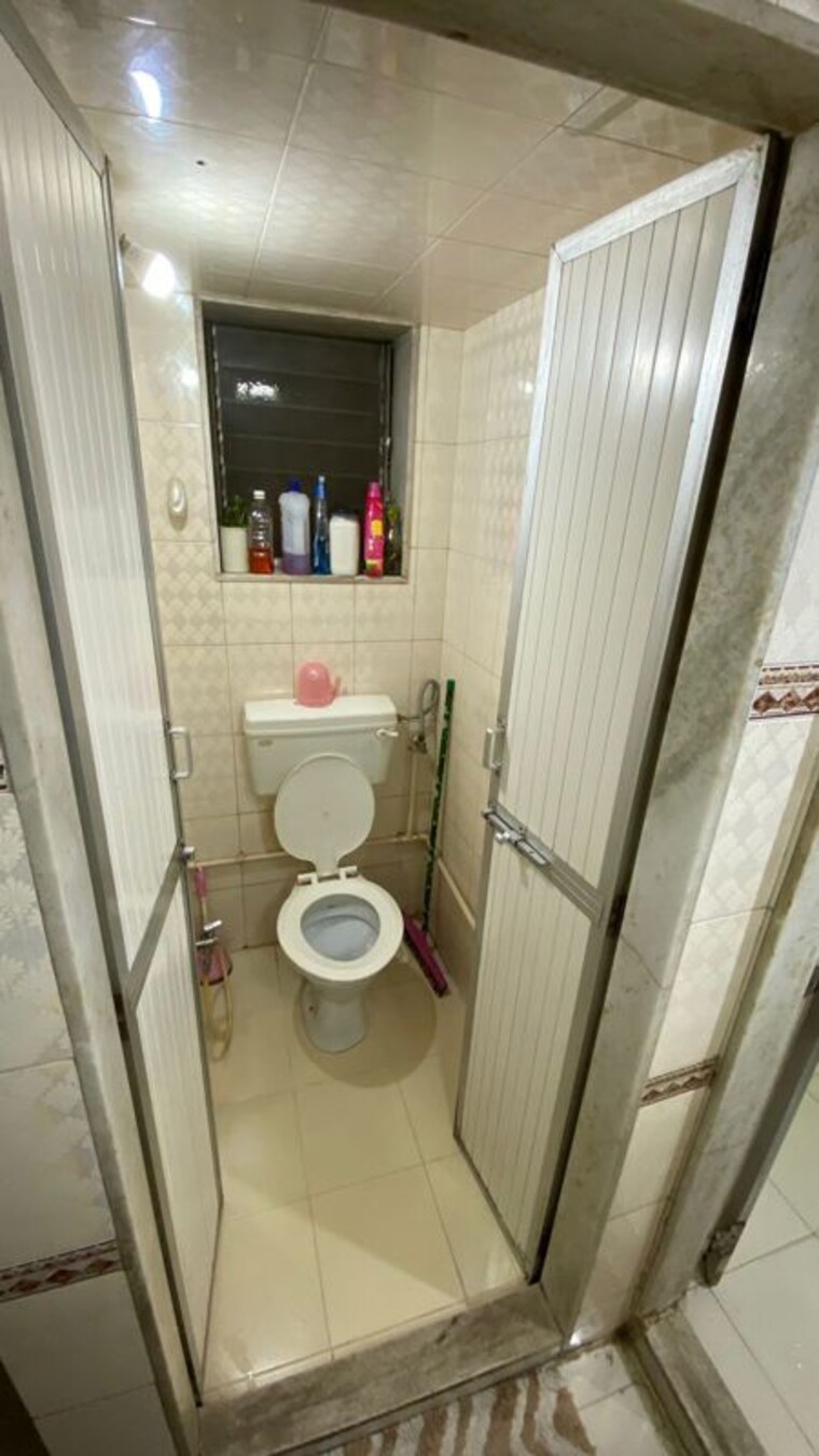 Bathroom, mahim 2 Bedroom 880 Sq.Ft. Apartment In Mahim Mumbai 9762046